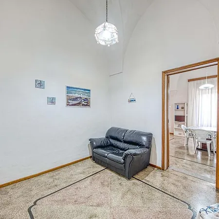 Climatizzato Al Centro Del Paese Con Balcone Panoramico * Ugento