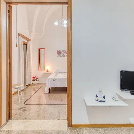 Climatizzato Al Centro Del Paese Con Balcone Panoramico *