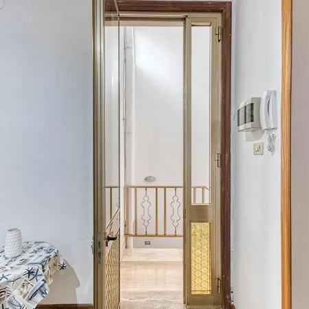 Climatizzato Al Centro Del Paese Con Balcone Panoramico Apartamento Ugento