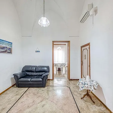 Climatizzato Al Centro Del Paese Con Balcone Panoramico Apartman
